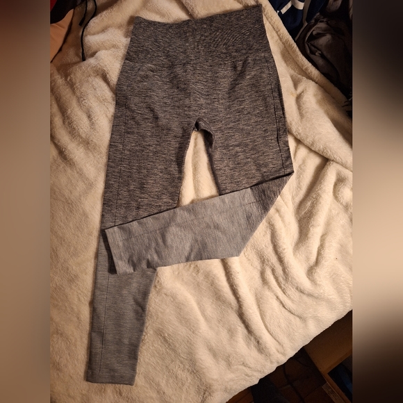 *Like New* Women's Lululemon Grey Ombre Balance & Resist Leggings - Picture 6 of 6